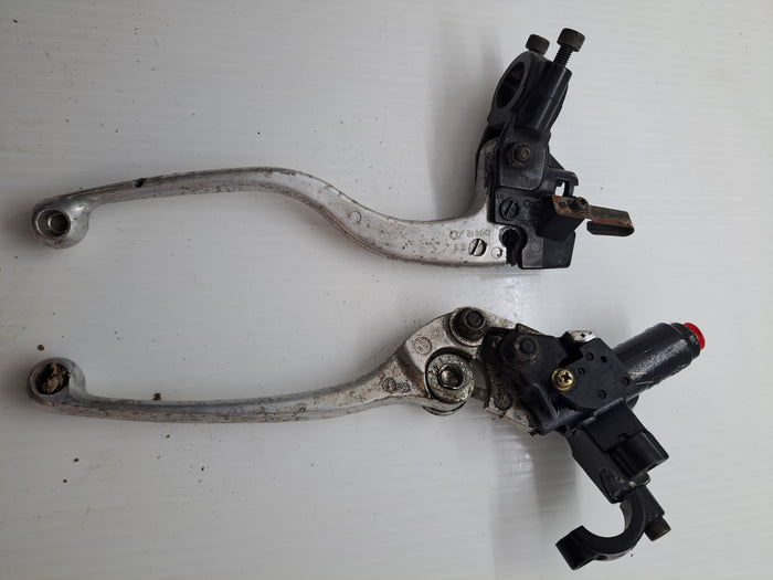 Triumph TT600 Levers